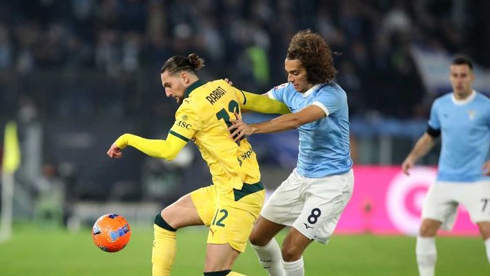 Adrien Rabiot (centrocampista AC Milan), qui durante Lazio-Milan 0-0 (Coppa Italia 2025-2026) | News (Getty Images) Lazio-Milan 0-0 (45'): il solito Maignan. Nulla in attacco | Coppa Italia News
