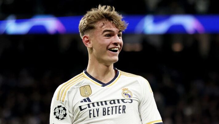 MADRID, SPAIN - NOVEMBER 29: Nico Paz of Real Madrid celebrates after scoring the team's third goal during the UEFA Champions League match between Real Madrid and SSC Napoli at Estadio Santiago Bernabeu on November 29, 2023 in Madrid, Spain. (Photo by Florencia Tan Jun/Getty Images) FLASH – Como scatenato: offerta per un 2003 del City, novità Sergi Roberto e Nico Paz in chiusura - immagine 1