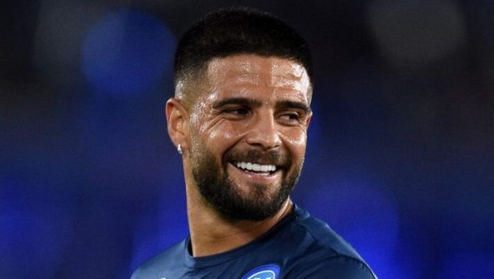 Napoli's Italian forward Lorenzo Insigne warms up ahead of the UEFA Europa League Group C football match between Leicester City and Napoli at the King Power Stadium in Leicester, central England on September 16, 2021. (Photo by Oli SCARFF / AFP) (Photo by OLI SCARFF/AFP via Getty Images) Insigne: “Voglio tornare in Serie A! Ho rifiutato tante offerte, qualcosa bolle in pentola ma…” - immagine 1