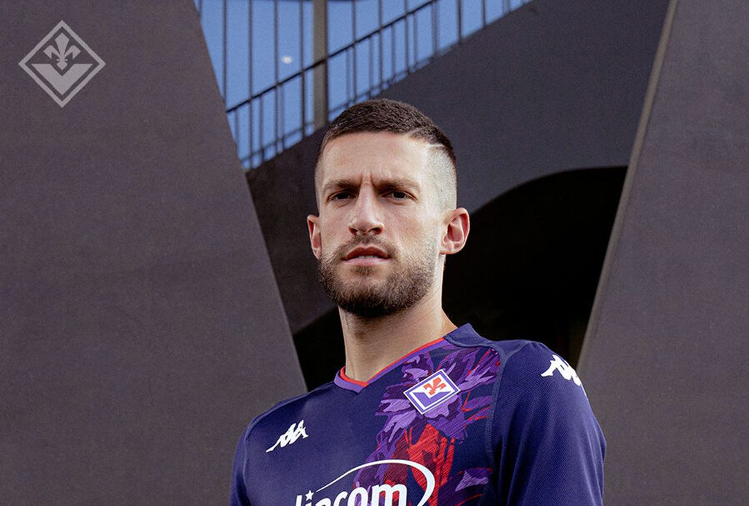 FOTO – Le migliori immagini della nuova terza maglia della Fiorentina - immagine 8
