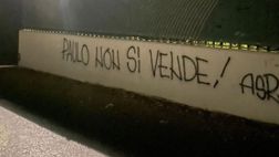 Dybala, messaggio dei tifosi alla società sui muri di Trigoria: “Paulo non si vende”
