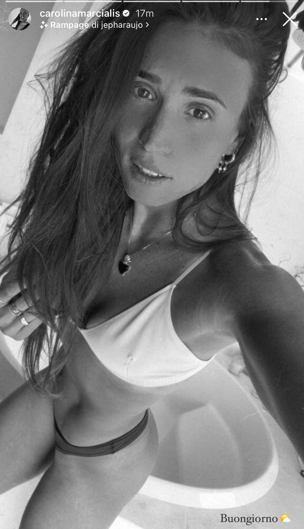 Carolina Marcialis, buongiorno hot sui social. Selfie sexy per lady Cassano- immagine 2