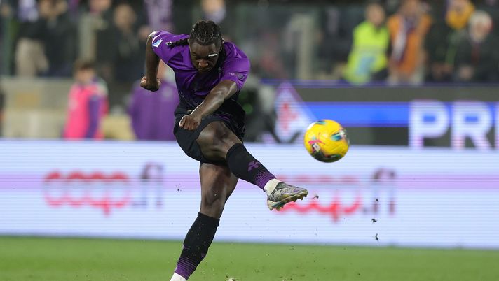 FLORENCE, ITALY - MARCH 16: Moise Kean of ACF Fiorentina in action during the Serie A match between Fiorentina and Juventus at Stadio Artemio Franchi on March 16, 2025 in Florence, Italy. (Photo by Gabriele Maltinti/Getty Images) Di Chiara: “Fiorentina, scommesse vinte. Ora il salto di qualità” - immagine 1