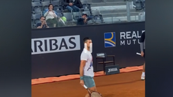 VIDEO / Battute in italiano e risate: Djokovic è arrivato a Roma
