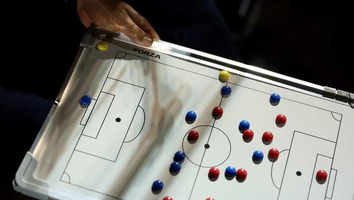 Difesa a tre, il limite del calcio italiano: l'Europa va in un'altra direzione