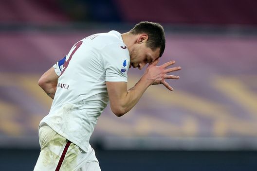 ROME, ITALY - DECEMBER 17: Andrea Belotti of Torino celebrates after scoring their sides first goal during the Serie A match between AS Roma and Torino FC at Stadio Olimpico on December 17, 2020 in Rome, Italy. The match will be played without fans, behind closed doors as a Covid-19 precaution. (Photo by Paolo Bruno/Getty Images)