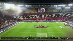 Roma-Bayer Leverkusen, spettacolare coreografia della Curva Sud: “Avanziamo”