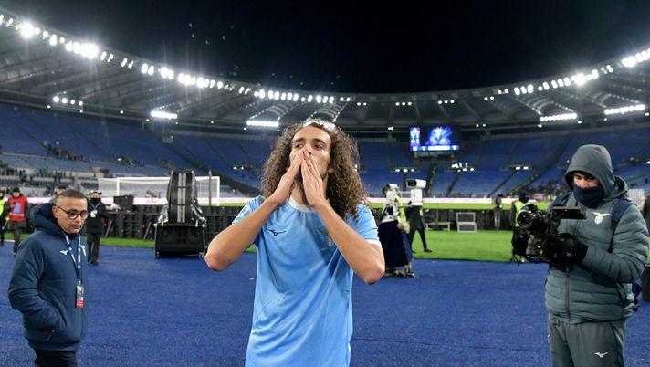 Ex Lazio | Guendouzi colpito da una bottiglia dopo un gol: ecco come sta - immagine 1