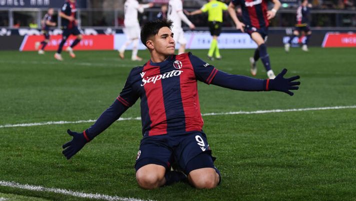 BOLOGNA, ITALY - FEBRUARY 27: Santiago Castro of Bologna celebrates scoring his team's first goal during the Serie A match between Bologna and AC Milan at Stadio Renato Dall'Ara on February 27, 2025 in Bologna, Italy. (Photo by Alessandro Sabattini/Getty Images) Castro: “Ndoye è un grande, giocatore di livello internazionale! Serata bellissima” - immagine 1