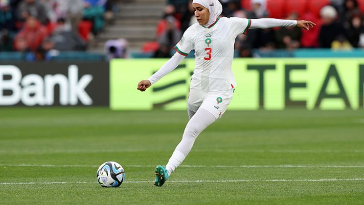 Mondiale femminile, Benzina scrive la storia: in campo con l’hijab - immagine 1