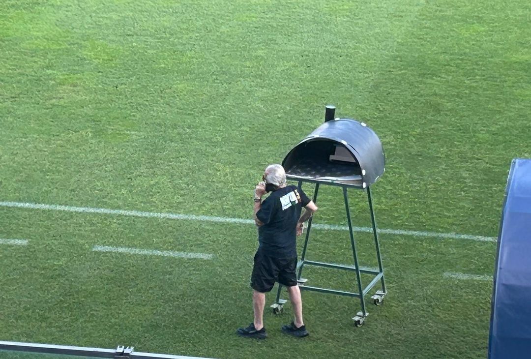 GALLERY ADL al telefono, i tifosi urlano: “Grande presidente! Prendi Lukaku!” - immagine 4