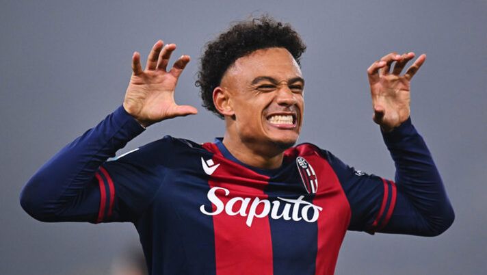 BOLOGNA, ITALY - NOVEMBER 30: Dan Ndoye of Bologna celebrates scoring his team's third goal during the Serie A match between Bologna and Venezia at Stadio Renato Dall'Ara on November 30, 2024 in Bologna, Italy. (Photo by Alessandro Sabattini/Getty Images) Bologna, Nottingham pronto a spingere ancora per Ndoye: le ultime da Fabrizio Romano - immagine 1