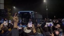 Vergogna a San Siro all’arrivo del Napoli: insulti e cori contro Lukaku