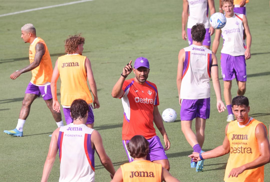 GERMOGLI PH: 13 LUGLIO 2026 BAGNO A RIPOLI VIOLA PARK PRIMO ALLENAMENTO DELLA FIORENTINA CON L' ALLENATORE GROSSO GALLERY – Le immagini del primo giorno di ritiro della Fiorentina di Grosso - immagine 12