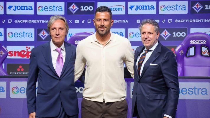 GERMOGLI PH: 9 LUGLIO 2026 BAGNO A RIPOLI ROCCO COMMISSO VIOLA PARK CONFERENZA STAMPA DI PRESENTAZIONE DEL NUOVO ALLENATORE DELLA FIORENTINA FABIO GROSSO NELLA FOTO GROSSO FABIO Grosso Paratici Ferrari