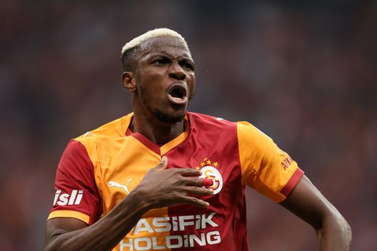 Victor Osimhen esulta dopo aver siglato la rete del momentaneo 1-1 nella sfida di campionato terminata per 3-1 in favore del Galatasaray contro il Goztepe (26 ottobre)