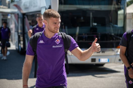 GERMOGLI PH: 23 AGOSTO 2023 FIRENZE LA FIORENTINA E' PARTITA DALL'AEROPORTO DI PERETOLA PER VIENNA PER LA PARTITA DI ANDATA DEI PLAY OFF DI CONFERENZE LEAGUE NELLA FOTO BELTRAN Amoruso: “Mi aspettavo Beltran dal 1′. Sconfitta? Bicchiere mezzo pieno”- immagine 1
