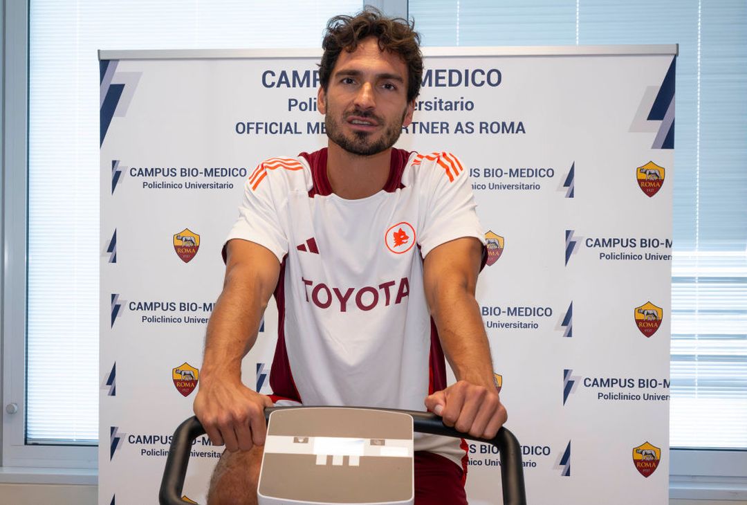 Roma, le prime immagini di Hummels con la maglia giallorossa – FOTO GALLERY - immagine 18