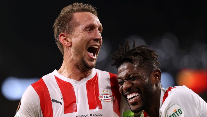 EINDHOVEN, NETHERLANDS - OCTOBER 27: Luuk de Jong of PSV celebrates scoring his teams second goal of the game with team mate Ibrahim Sangare during the UEFA Europa League group A match between PSV Eindhoven and Arsenal FC at Phillips Stadium on October 27, 2022 in Eindhoven, Netherlands. (Photo by Dean Mouhtaropoulos/Getty Images) PSV