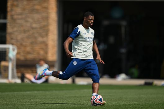 Barcellona, confermato a Mendes l’interesse per Dumfries: ecco i prossimi passi- immagine 2