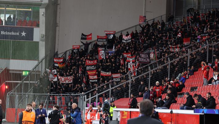 Curve Milan e Inter, parla l’ultrà del Millwall: “Non si mangia sui colori” - immagine 1