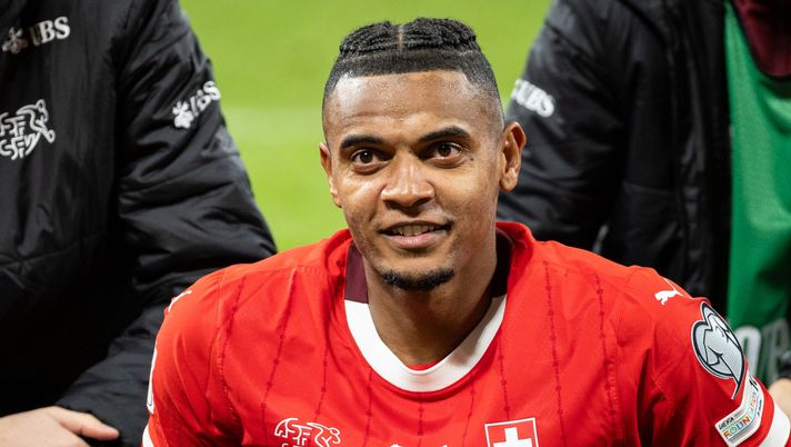 SOLNA, SWEDEN - OCTOBER 10: Manuel Akanji of Switzerland during the FIFA World Cup 2026 qualifier match between Sweden and Switzerland at Strawberry Arena on October 10, 2025 in Solna, Sweden. (Photo by Michael Campanella/Getty Images) Svizzera-Canada Mondiali 2026, quote Akanji: marcatore e ammonito a confronto - immagine 1
