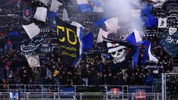 FOTO Vergognoso a Como, spunta un altro sticker che inneggia al Vesuvio