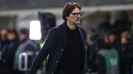 BERGAMO, ITALY - NOVEMBER 30: ACF Fiorentina coach Paolo Vanoli leaves the field disappointed at the end of the Serie A match between Atalanta BC and ACF Fiorentina at Gewiss Stadium on November 30, 2025 in Bergamo, Italy. (Photo by Marco Luzzani/Getty Images)