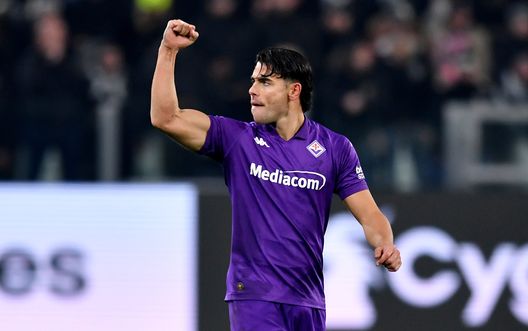TURIN, ITALY - DECEMBER 29: Riccardo Sottil of Fiorentina celebrates scoring his team's second goal during the Serie A match between Juventus and Fiorentina at Allianz Stadium on December 29, 2024 in Turin, Italy. (Photo by Valerio Pennicino/Getty Images) Sottil