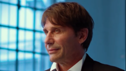 Conte in versione modello: il backstage del servizio fotografico – IL VIDEO