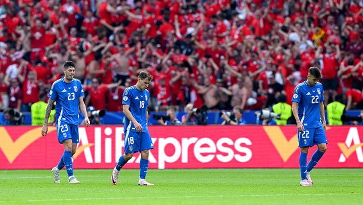 BERLIN, GERMANY - JUNE 29: Alessandro Bastoni, Nicolo Barella and Stephan El Shaarawy of Italy show dejection after Remo Freuler of Switzerland (not pictured) scores his team's first goal during the UEFA EURO 2024 round of 16 match between Switzerland and Italy at Olympiastadion on June 29, 2024 in Berlin, Germany. (Photo by Claudio Villa/Getty Images for FIGC) Nazionale, Galderisi: “Una delusione, tante riflessioni da fare. Spalletti…” - immagine 1