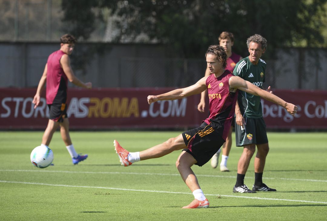 Trigoria, la ripresa degli allenamenti dopo tre giorni di riposo – FOTO GALLERY - immagine 13
