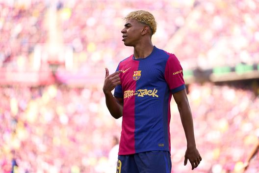 Lamine Yamal del Barcellona esulta dopo aver segnato il secondo gol della sua squadra durante la partita di Liga tra Barcellona e Real Madrid allo Stadio Olimpico Lluis Companys, l'11 maggio 2025 a Barcellona, Spagna. (Foto di Alex Caparros/Getty Images) Barcellona, Messi l’ha resa leggenda. Ora la 10 aspetta Yamal: accetterà in estate?- immagine 3