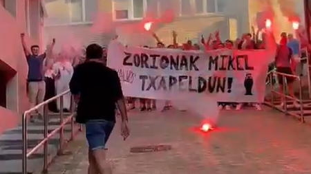 Accoglienza da brividi ad Eibar per l'attaccante spagnolo Oyarzabal dopo il gol decisivo realizzato in finale di Euro 2024 contro l'Inghilterra. (Fonte Video Account X BALMAJULEN)