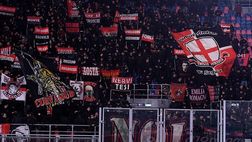 Senza striscione, ma con tanta voce i tifosi del Milan a Bologna: “Vivo solo per te”