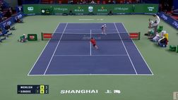 VIDEO / Djokovic, il recupero è pazzesco: guarda il punto contro Michelsen a Shanghai
