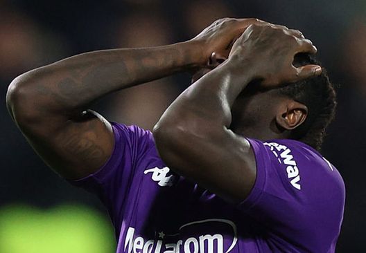 FLORENCE, ITALY - DECEMBER 4: Moise Kean of Fiorentina shows his dejection after missing his penalty in the shootout following the Coppa Italia match between ACF Fiorentina and Empoli FC at Artemio Franchi on December 4, 2024 in Florence, Italy. (Photo by Gabriele Maltinti/Getty Images) Moise Kean