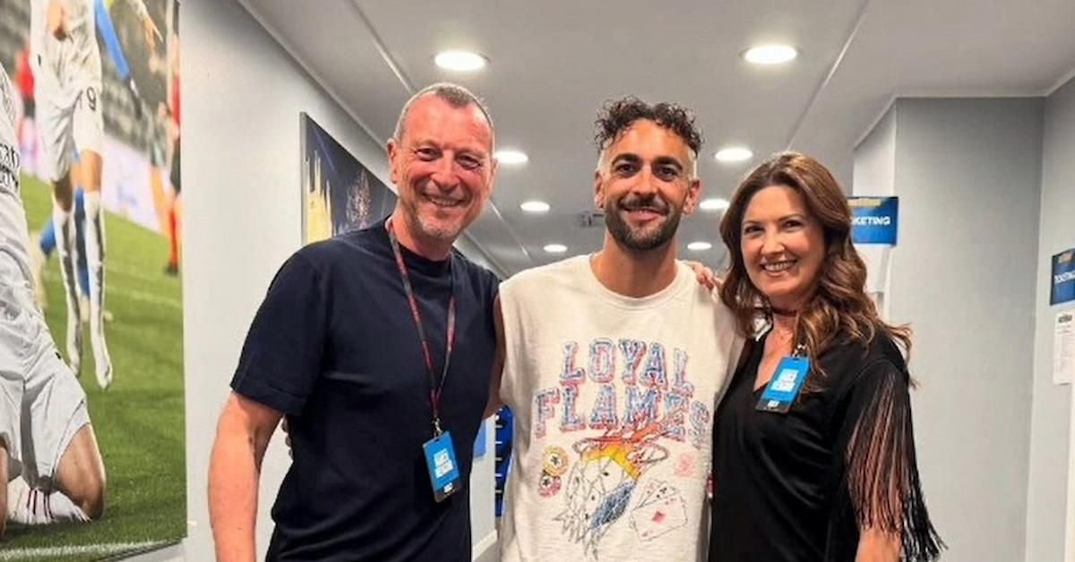 VIDEO / Al concerto di Mengoni a San Siro anche Amadeus e famiglia VIDEO / Al concerto di Mengoni a San Siro anche Amadeus e famiglia