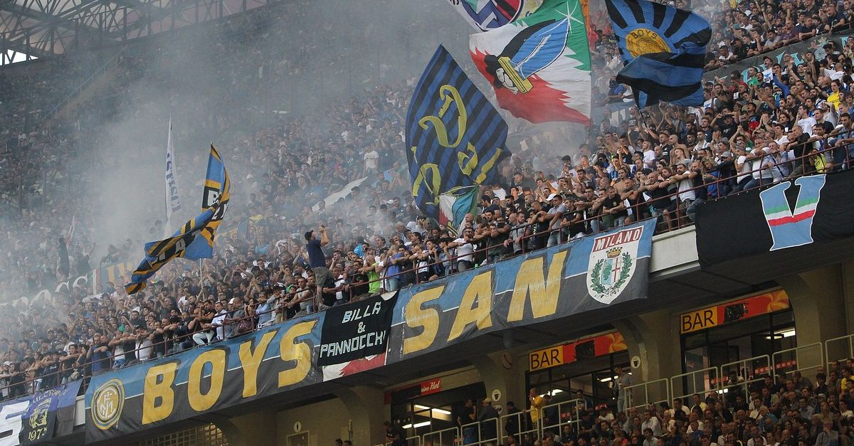 Inter, scoperta della Polizia: Curva Nord in possesso di un arsenale