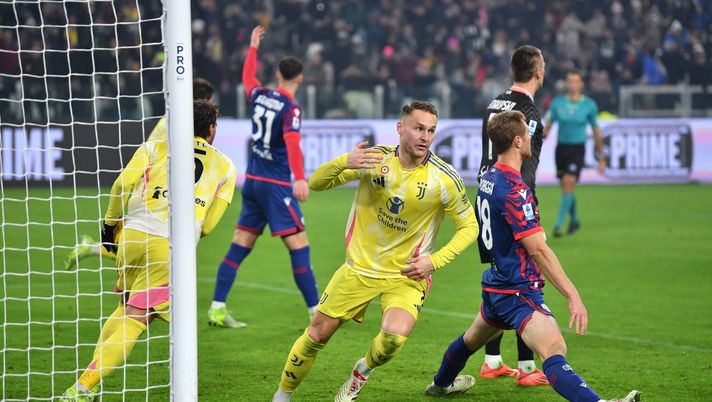 TURIN, ITALY - DECEMBER 07: Teun Koopmeiners of Juventus celebrates scoring his team's first goal during the Serie A match between Juventus and Bologna at Allianz Stadium on December 07, 2024 in Turin, Italy. (Photo by Valerio Pennicino/Getty Images) Serie A, Juventus-Bologna 2-2: Mbangula la riprende nel finale - immagine 1