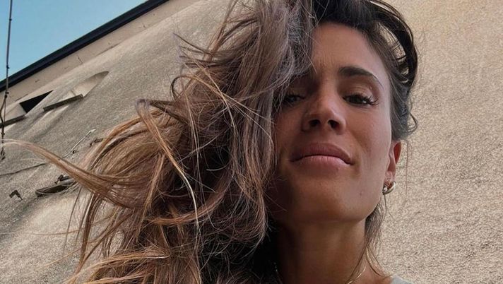 Carolina, selfie super sensuale. Lady Cassano incanta i social col suo scatto sexy - immagine 1