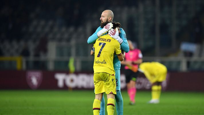 TURIN, ITALY - MARCH 06: Riccardo Orsolini of Bologna FC is consoled by Vanja Milinkovic-Savic of Torino FC after the Serie A match between Torino FC and Bologna FC at Stadio Olimpico di Torino on March 06, 2023 in Turin, Italy. (Photo by Valerio Pennicino/Getty Images) Torino-Bologna: sarà assente Orsolini - immagine 1