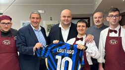 Scappa senza pagare, all’Osteria Din Don Dan tornano a sorridere: maglia e dedica di Lautaro