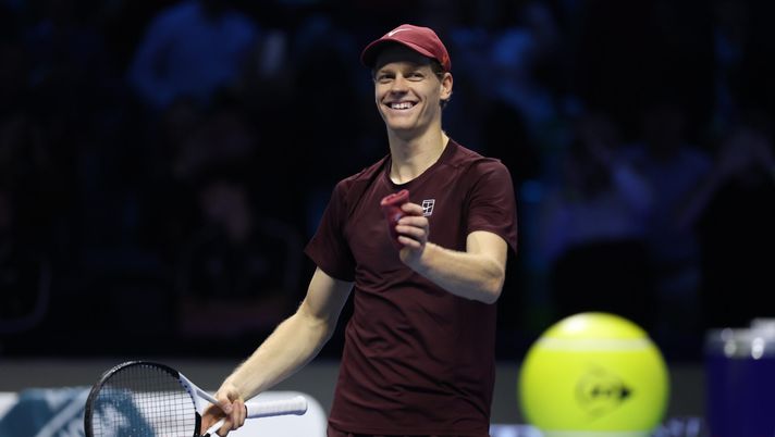 TURIN, ITALY - NOVEMBER 10: Jannik Sinner of Italy celebrates his straight sets victory against Felix Auger Aliassime of Canada during the Group Stage match on day two of the Nitto ATP Finals 2025 at Inalpi Arena on November 10, 2025 in Turin, Italy. (Photo by Clive Brunskill/Getty Images) Tutto lo sport in streaming gratis: calendario 9-16 novembre e diretta tv - immagine 1
