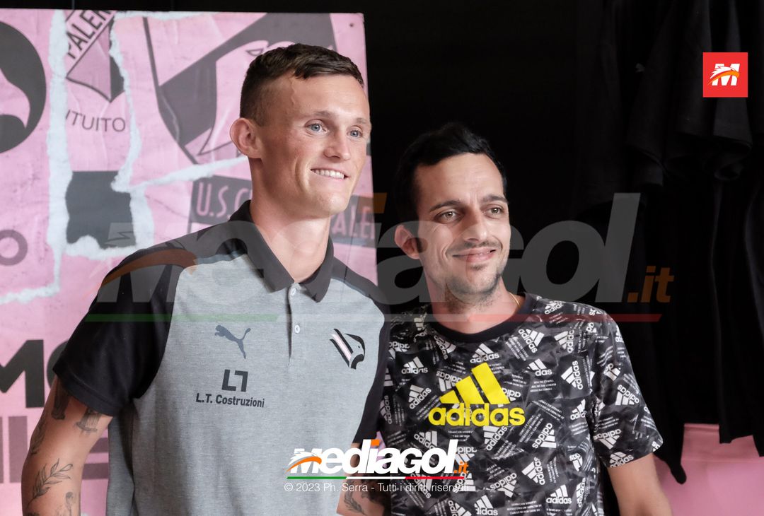 FOTO PALERMO: Liam Henderson incontra i tifosi allo Store Ufficiale (GALLERY) - immagine 70