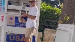 La protesta di un tifoso interista: la maglia di Big Rom nell’indifferenziata…