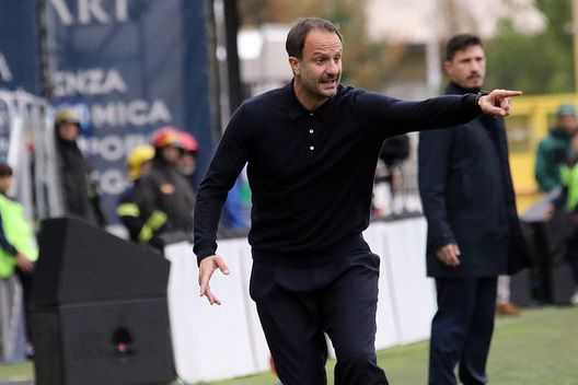 CAGLIARI, ITALY - DECEMBER 21: Alberto Gilardino, allenatore del Pisa, durante la partita di Serie A tra Cagliari e Pisa allo Stadio Sant'Elia il 21 dicembre 2025 a Cagliari, Italia. (Foto di Enrico Locci/Getty Images)