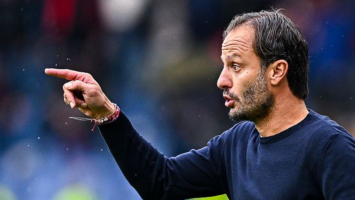 GENOA, ITALY - OCTOBER 19: Alberto Gilardino, head coach of Genoa, reacts during the Serie A match between Genoa and Bologna at Stadio Luigi Ferraris on October 19, 2024 in Genoa, Italy. (Photo by Simone Arveda/Getty Images) Alla fiera degli ex, Gilardino: “Balotelli non risolverà tutti i problemi” - immagine 1