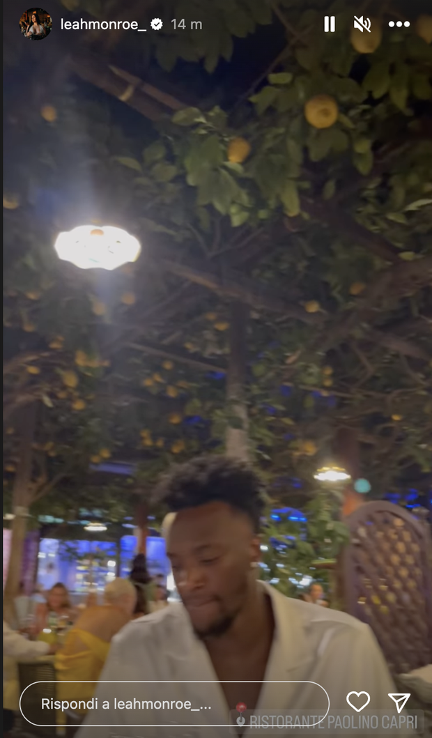 Abraham, qualche ora di relax con la famiglia: l’inglese è in vacanza a Capri- immagine 2