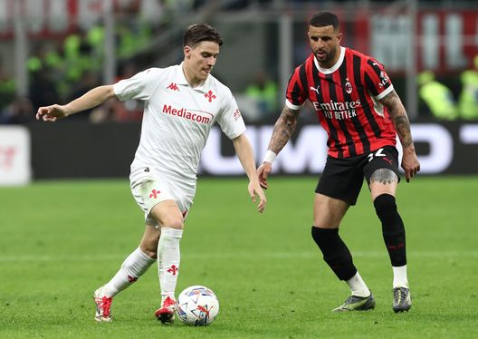 MILAN, ITALY - APRIL 05: Nicolo’ Fagioli of ACF Fiorentina is challenged by Kyle Walker of AC Milan during the Serie A match between AC Milan and ACF Fiorentina at Stadio Giuseppe Meazza on April 05, 2025 in Milan, Italy. (Photo by Marco Luzzani/Getty Images) Fagioli